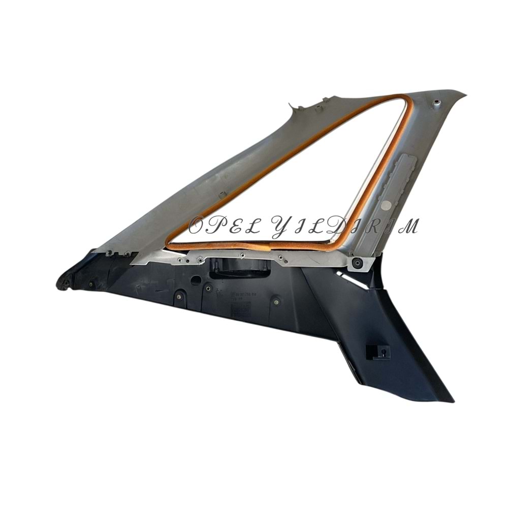 Opel Astra G Hb Sağ Arka Kelebek Cam Çerçeve Bakaliti Gm Orijinal 90328402